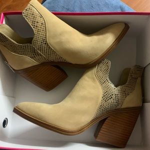 Vince Camuto, the Gannilla Suede Booties NEW
